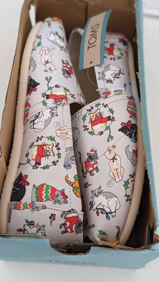 Tom's Cat Christmas Holiday Shoes, Limited Edition